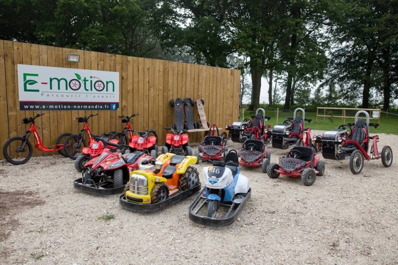 offrir un cadeau original pour vos enfants et amis avec les bons cadeaux E-motion pour les fêtes de Noël